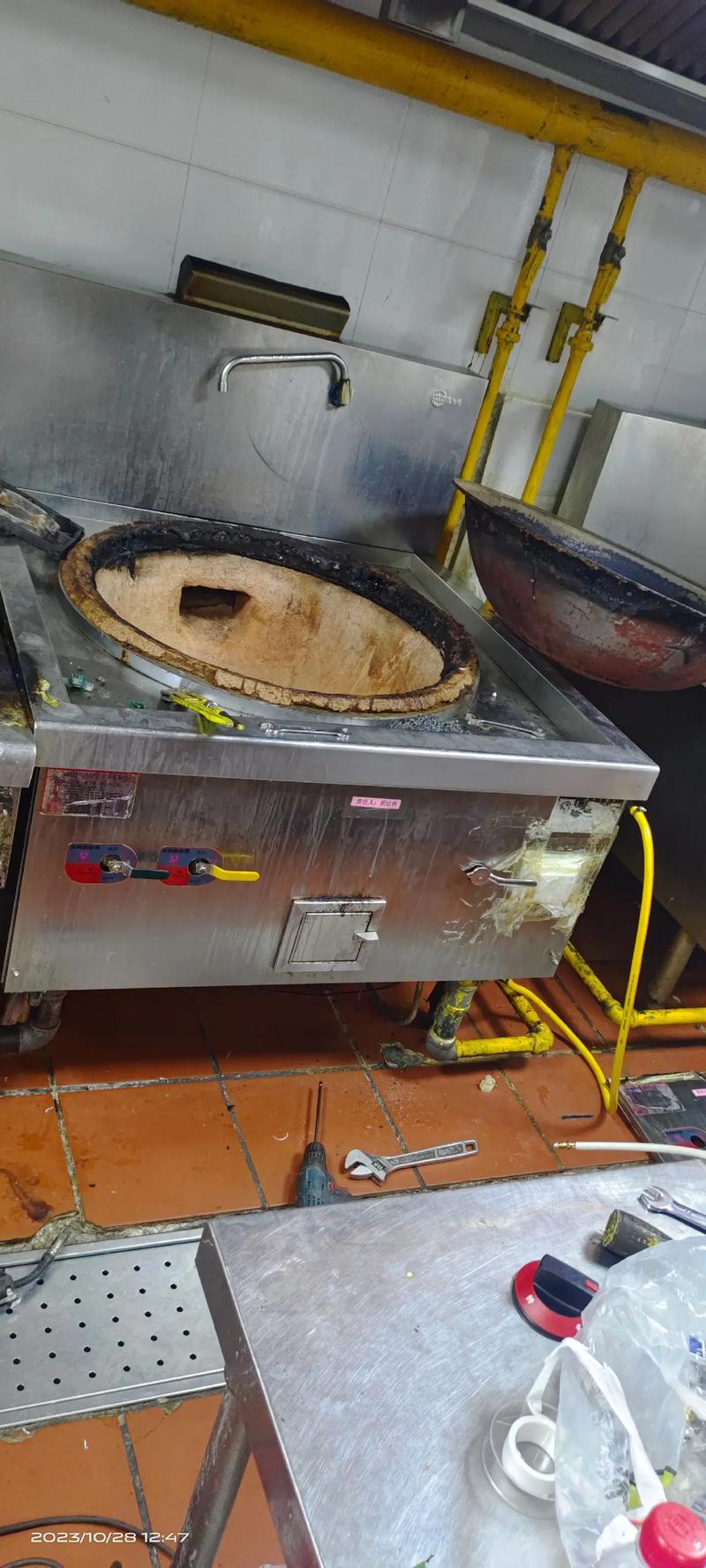 燃?xì)庠罹?、爐具、廚具及家用電器的專業(yè)安裝維修服務(wù)